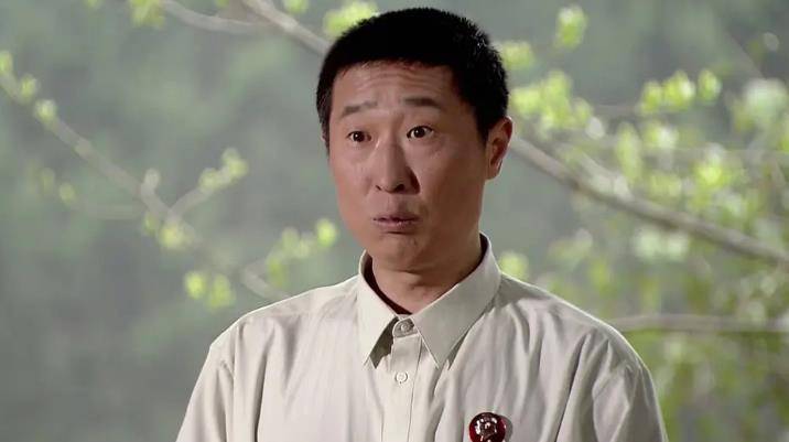 潘黄河(潘长江饰)身材矮小,颜值不高,剧中的镜头不多,给观众留下的