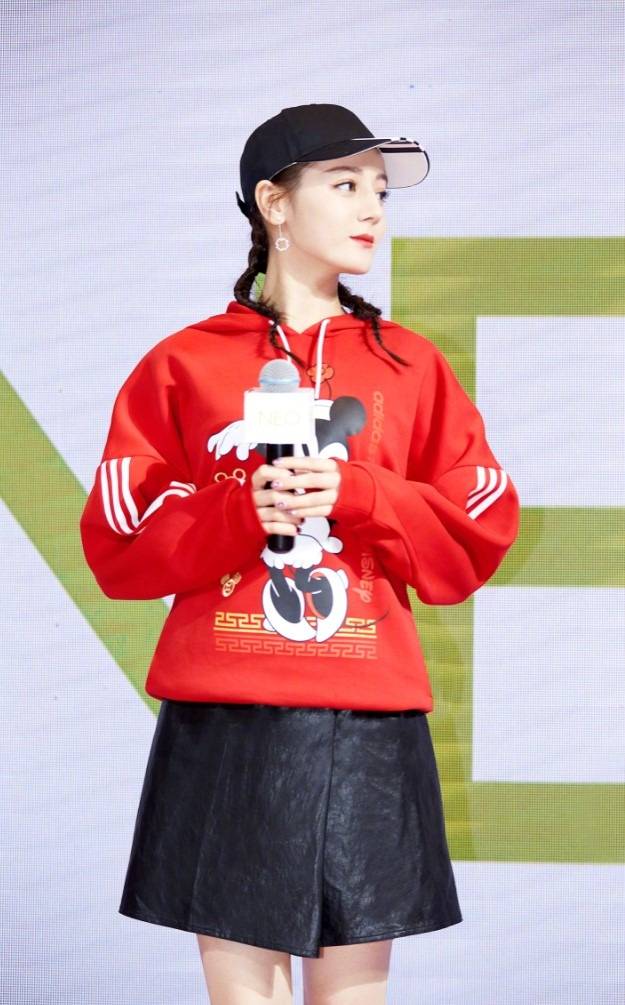 迪丽热巴在广东穿短袖 搜狐网