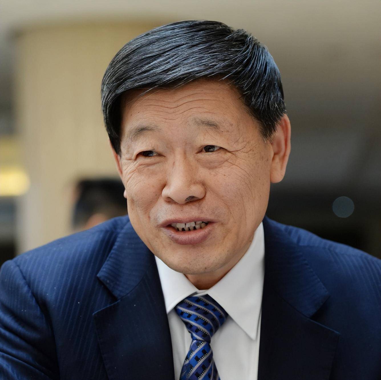 山东隐形首富张士平:生前给16万员工盖房,自己却只用200元手机_企业