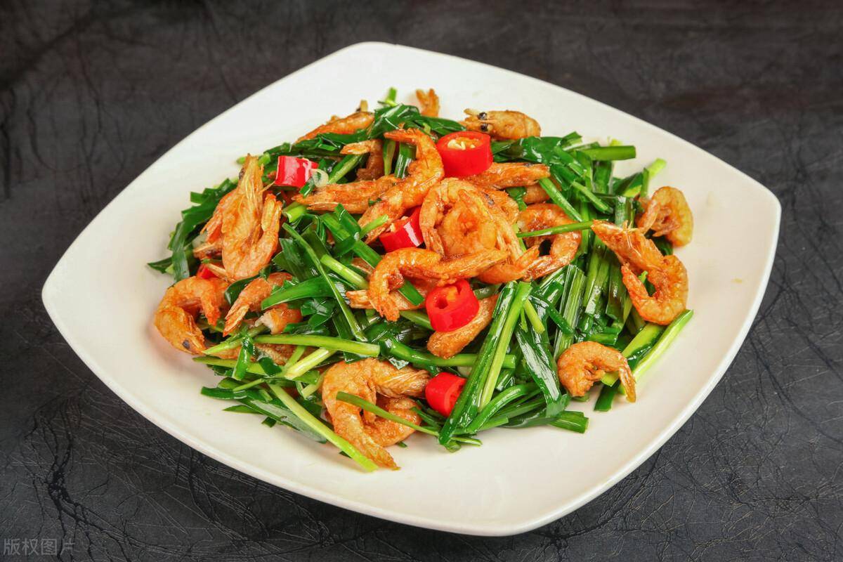 推荐菜谱【韭菜炒河虾】第一样:韭菜建议男人到了50岁以后,一定要把