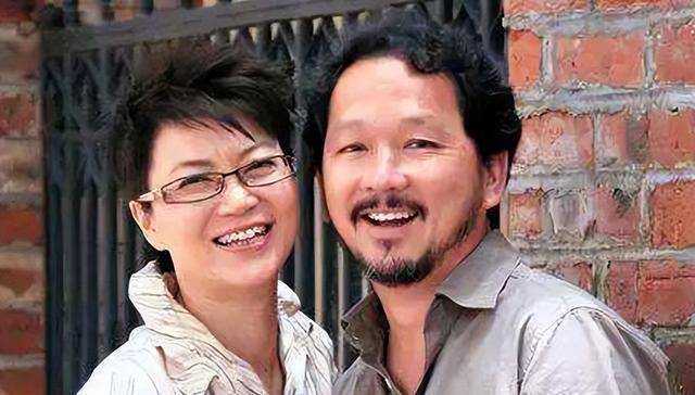 众星现身支持,61岁妻子罕露面,满头白发但精神好_陈敏儿_儿子_廖文哲