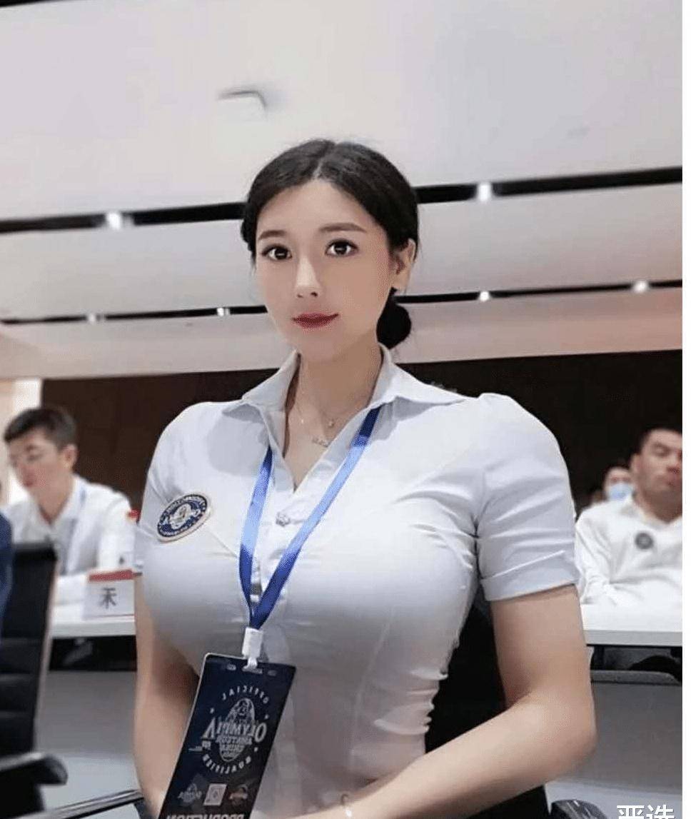 95后"翘臀女神"刘太阳,身高178cm,魔鬼身材,美到犯规_健身_动作