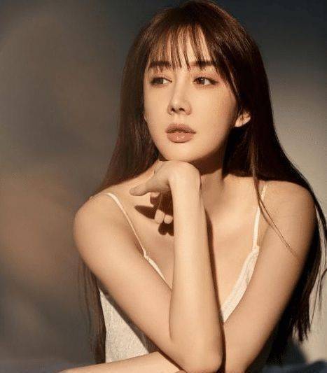 但此时的温梦阳并没有继续磨练自己的演技,而是想通过走捷径达到快速