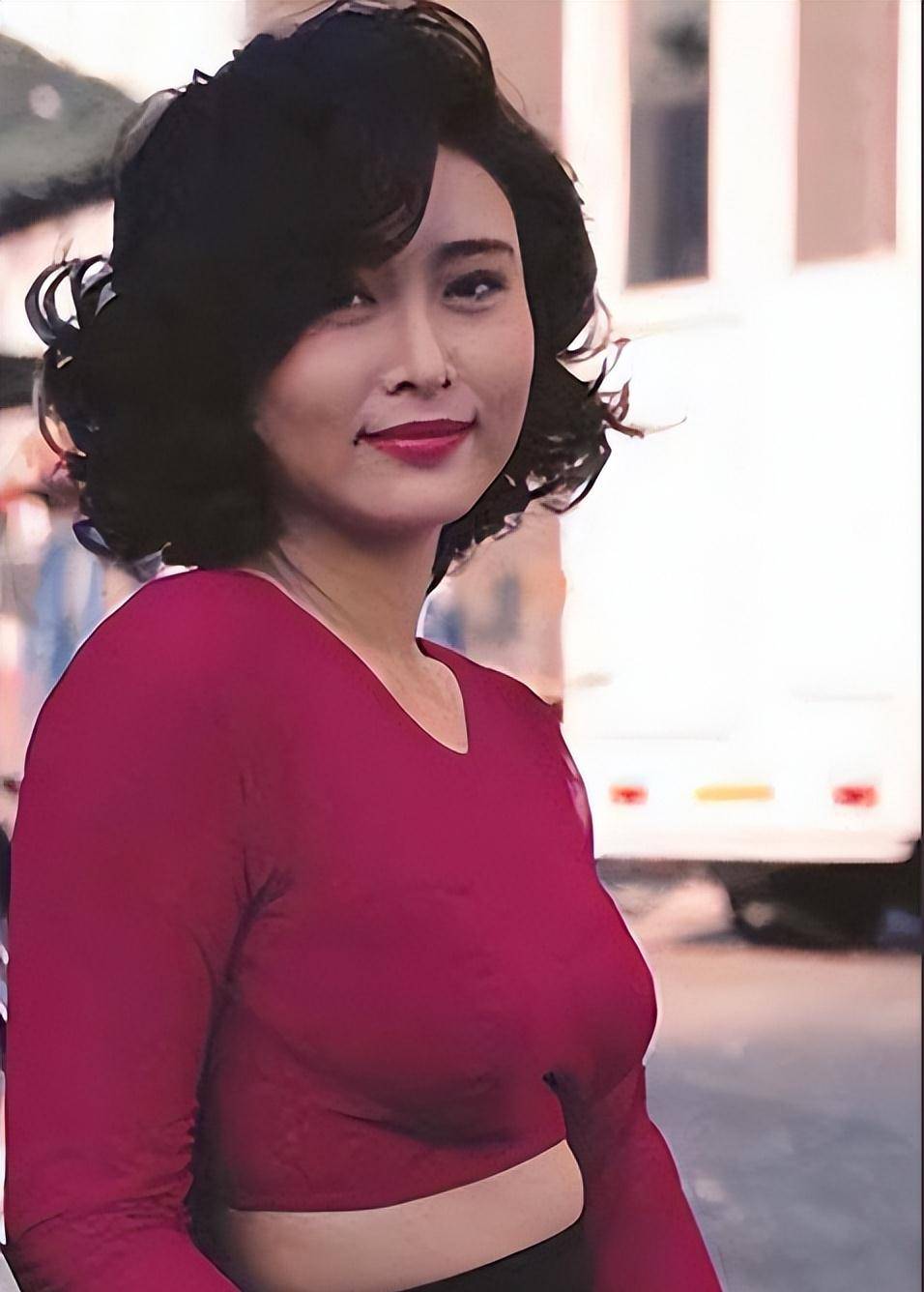 "时尚片女神"叶玉卿,靠美貌征服7个男人,最后一个才是良人_张立基