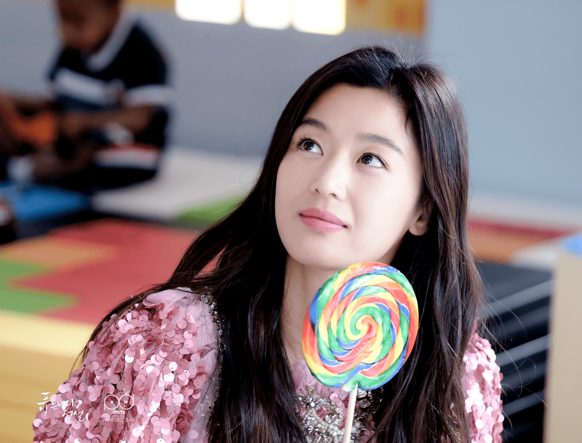 每年都要有十几个,2023年电视剧《王国第二季》的大结局中,全智贤有一