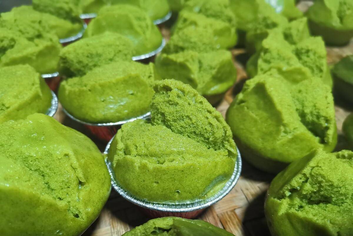 清明即到,潮汕妈妈忙蒸制特别的抹茶蛋糕叫朴籽粿,一次能吃3个_美食