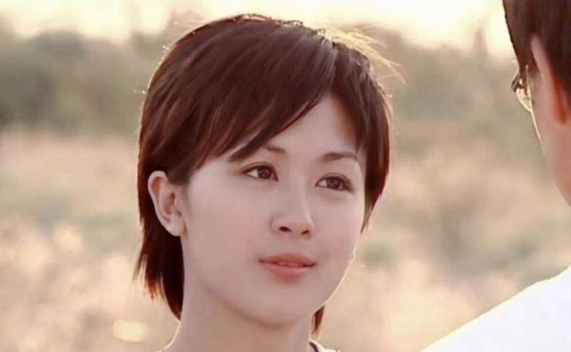 42岁唐宁近况曝光:素颜逛街,面容苍老,骨瘦如柴,网友不敢认_邓伟杰