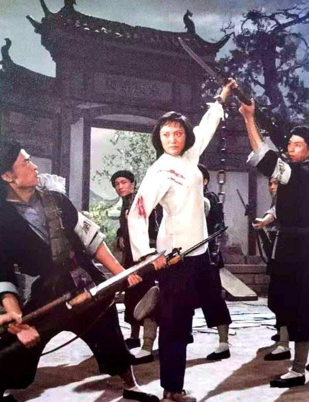 著名京剧演员杨春霞:《杜鹃山》中的柯湘,饰演骨魔,过着80后的坚强