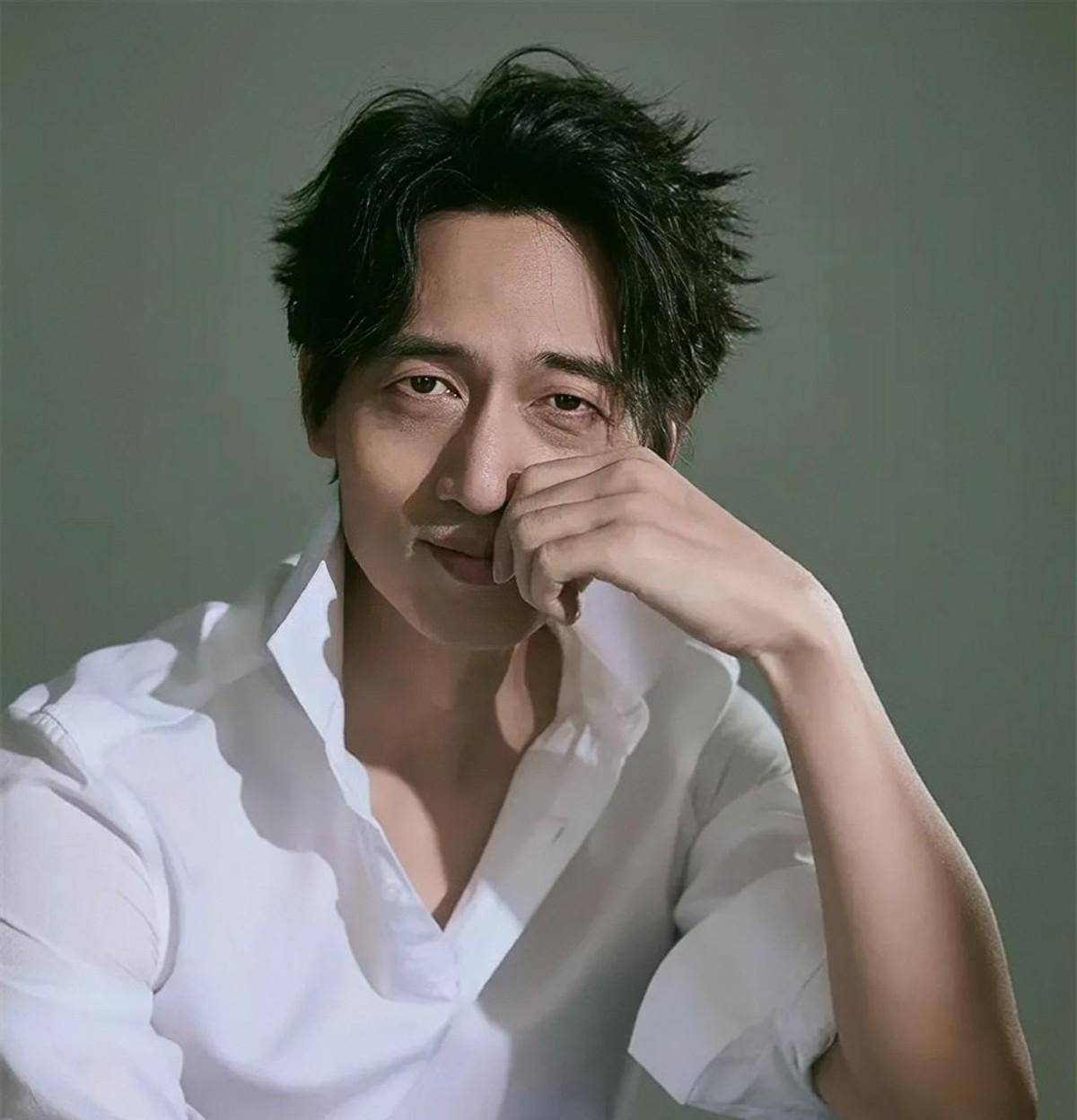 "明珠"公磊:演员不红,出道21年零绯闻,48岁仍单身_工作_角色_流量