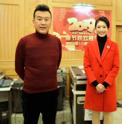 张泽群三次下跪,向姐姐求婚是假的,晒与宝宝合影,疑隐婚生子_生活