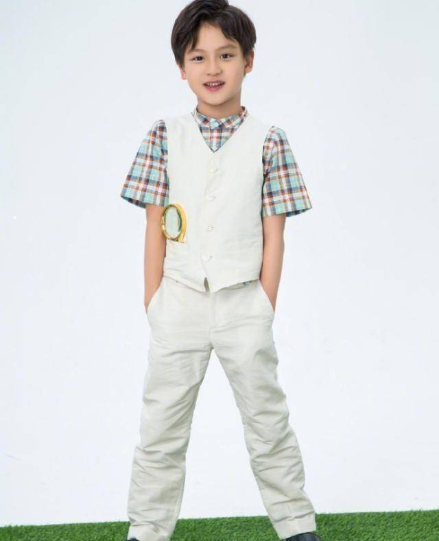 除了发型,他简直就是复制粘贴刘诺一!