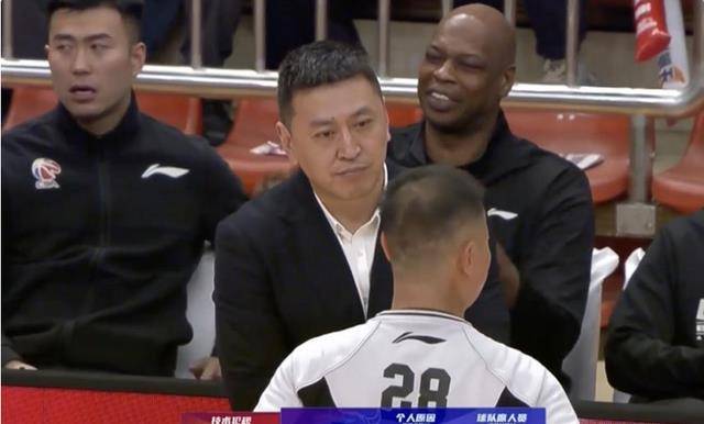 然而,在王世龙被逐出场后,方俊却丝毫没有停下的意思.