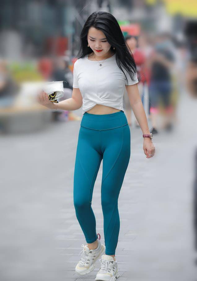 这么紧的运动裤,微胖姐姐轻松驾驭,肥而不腻_身材_瑜伽_裤子