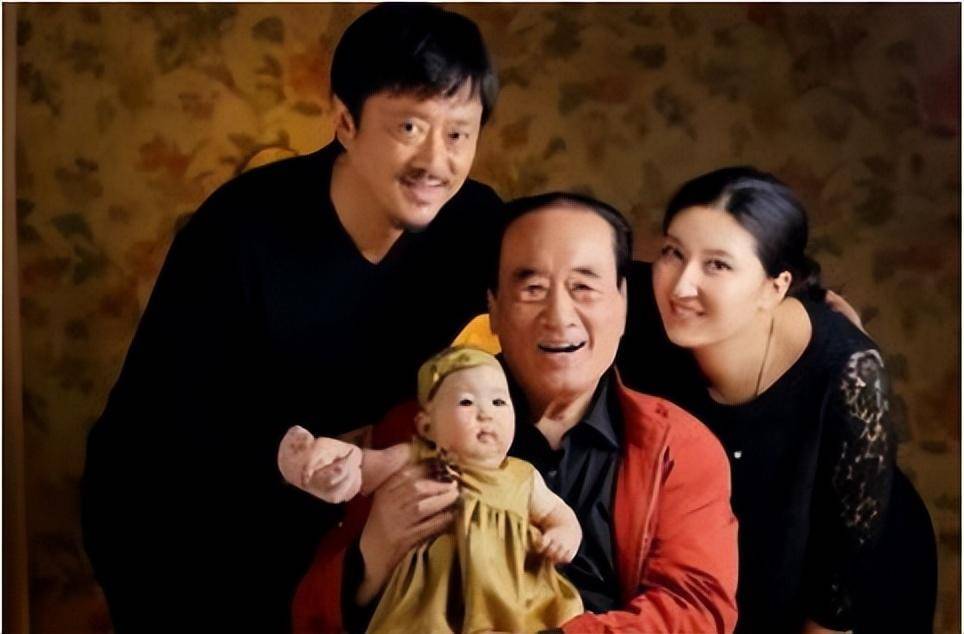 与王心刚齐名的庞学勤:演员妻子病逝后,儿子撮合他再婚_杨洸_影片