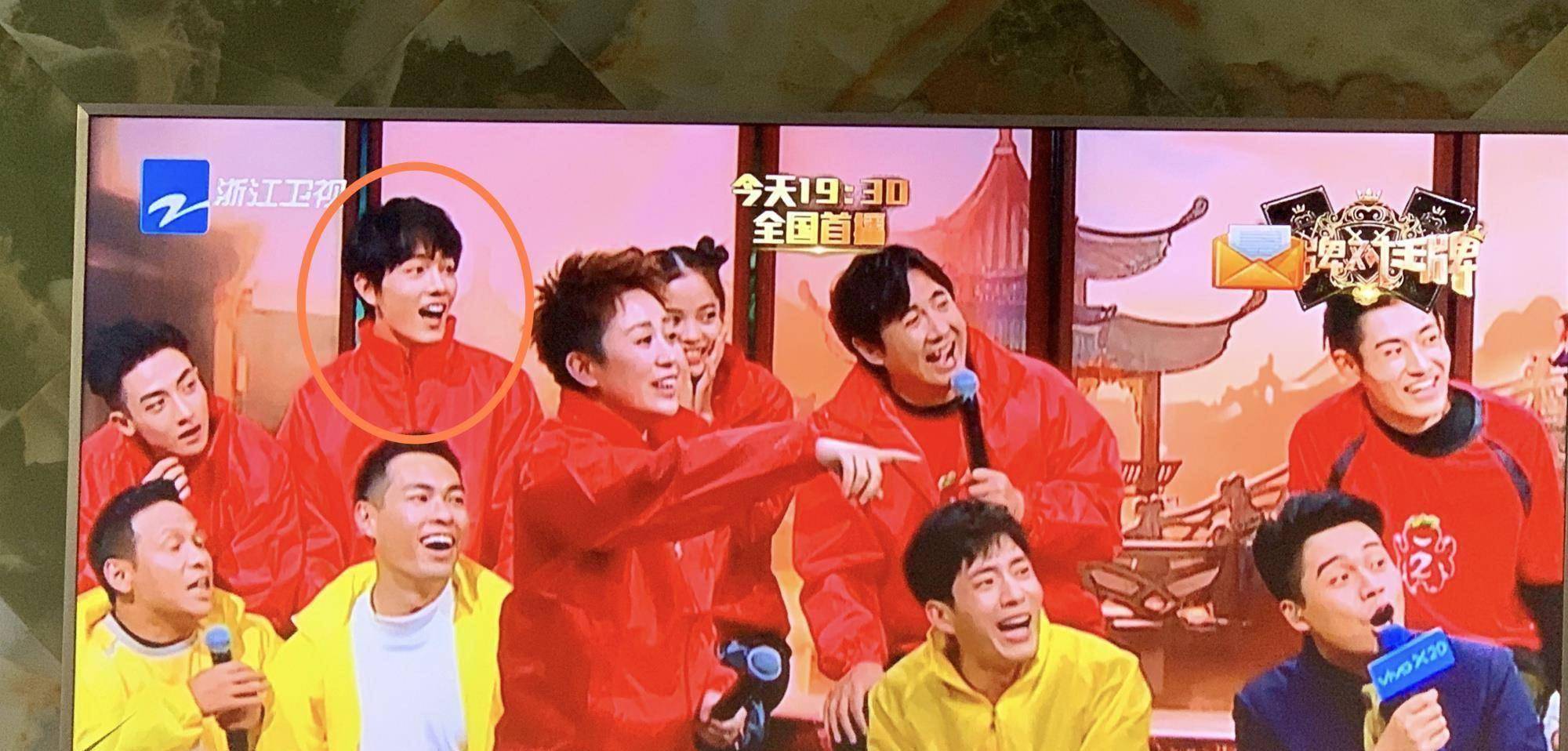 肖战现身节目舞台,这次是《王牌对王牌》,网友:幸福来得太突然_因为