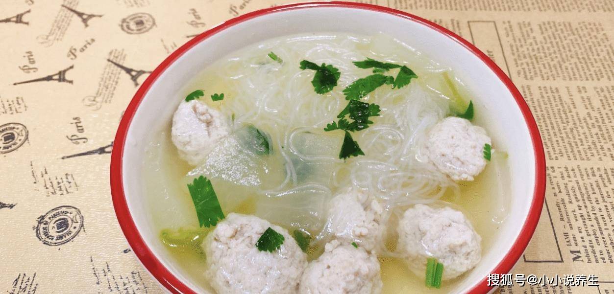 【冬瓜肉圆粉丝汤的制作技巧】食材选择:准备老冬瓜350克,准备新鲜