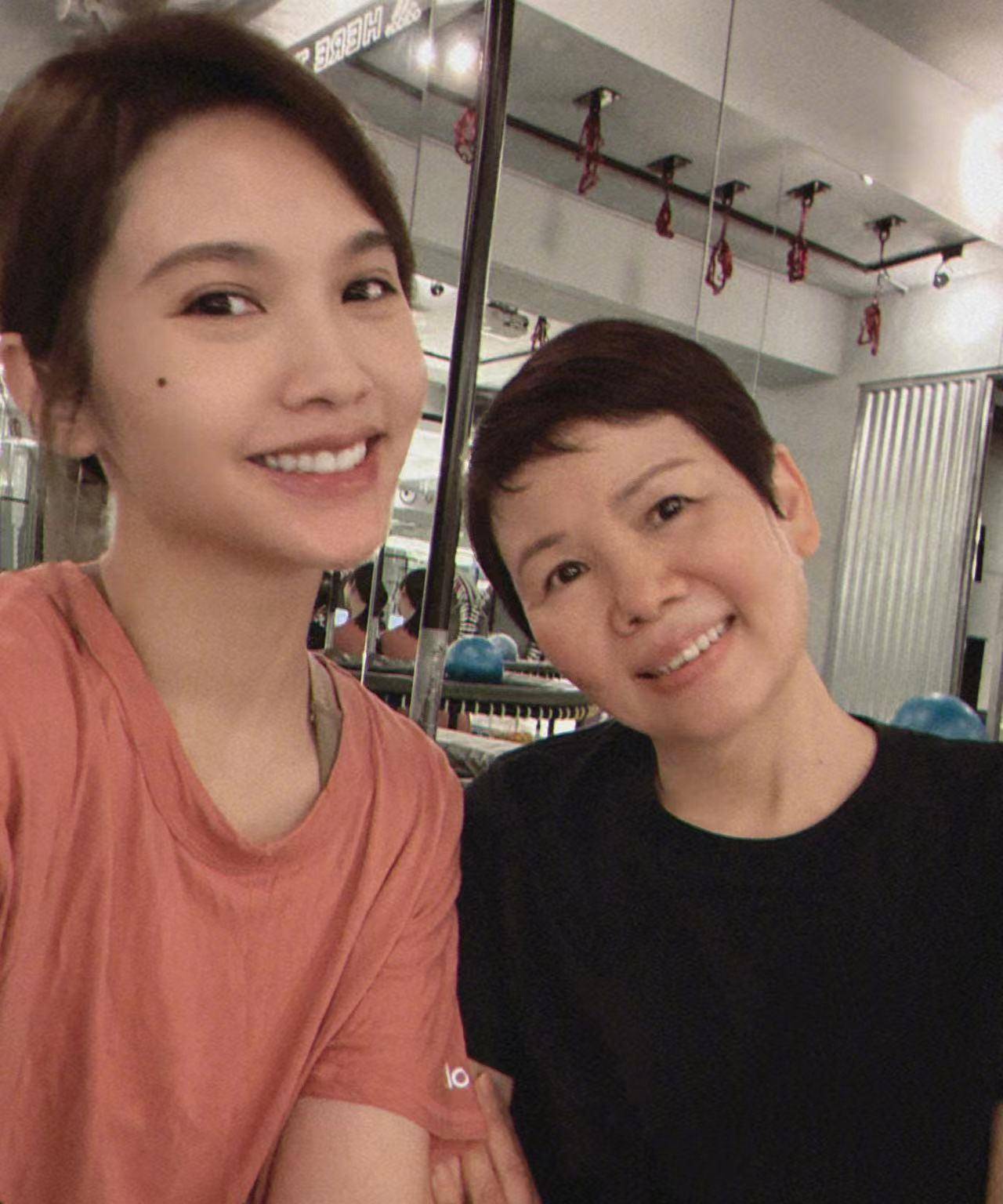 杨丞琳像20多妈妈像40多_因为_李荣浩_感觉