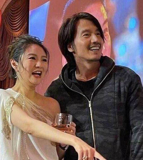 安以轩女儿满月宴:郭美女近况首露面露双下巴,言承旭近照好颓废_男子