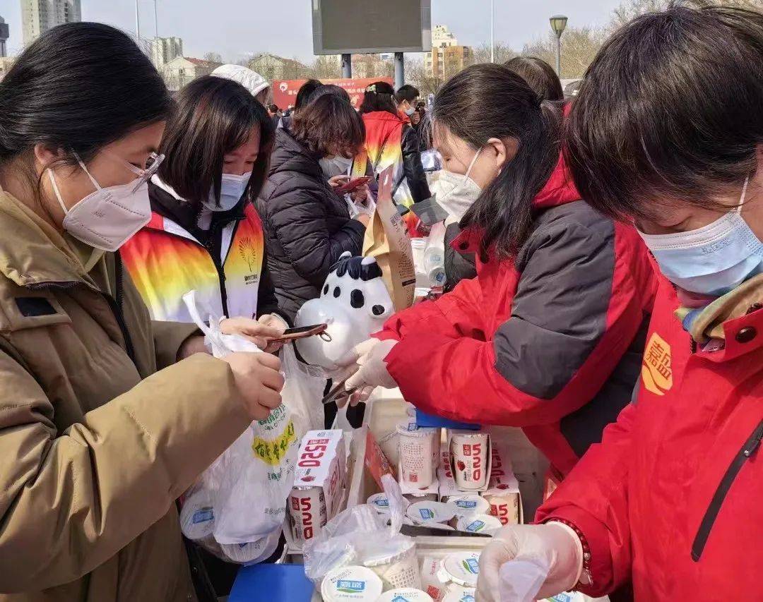 府新社区携手爱心企业--威海嘉盛乳业开展"崇德向善 美好府新"美德