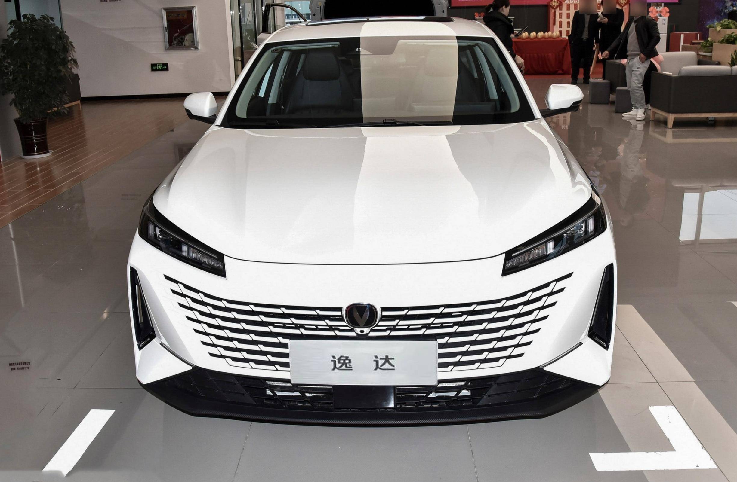 实拍长安逸达,向合资车吹响10万元级紧凑型车反攻号角!