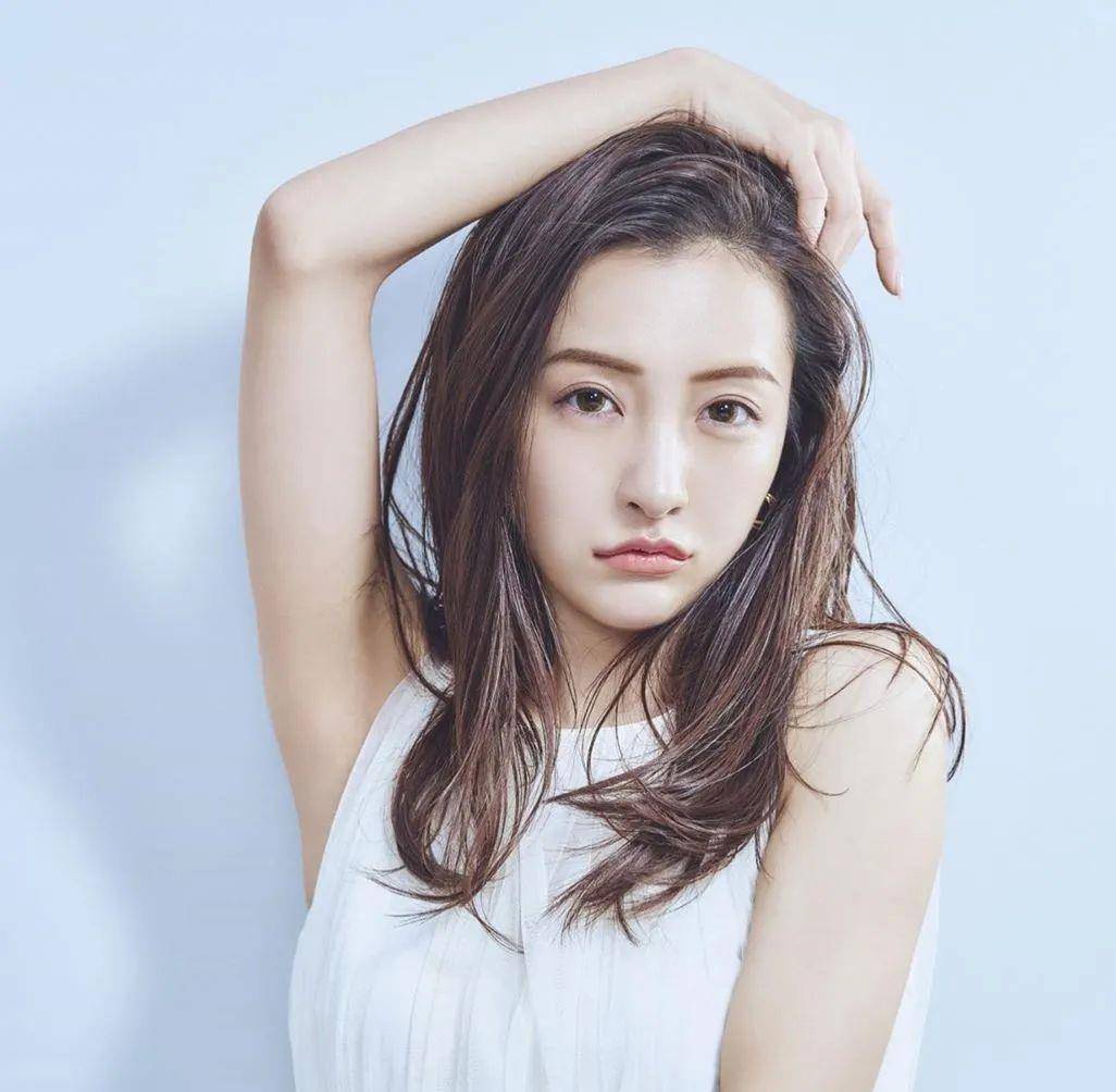 虎牙美女板野友美宣布结婚!秋元康当证婚人_里子_时尚_日本