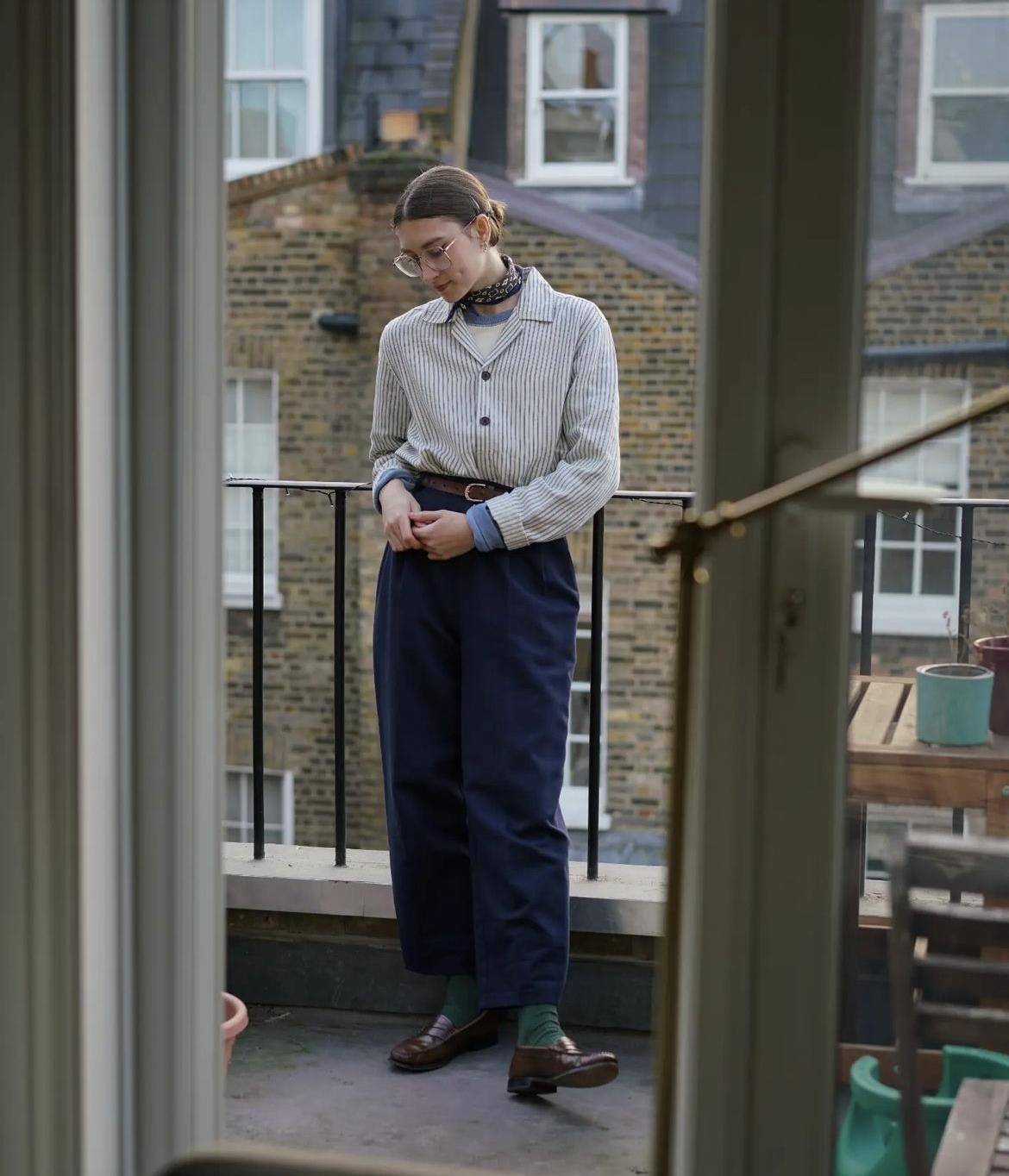 这个宝藏伦敦女孩,把英伦知识分子风穿得好美,成春日穿搭新灵感