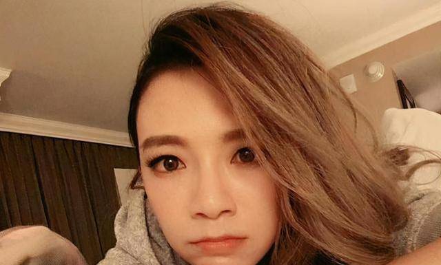 37岁女歌手成为街头艺人:时代分手你时,连一声再见都会不说_张芸京