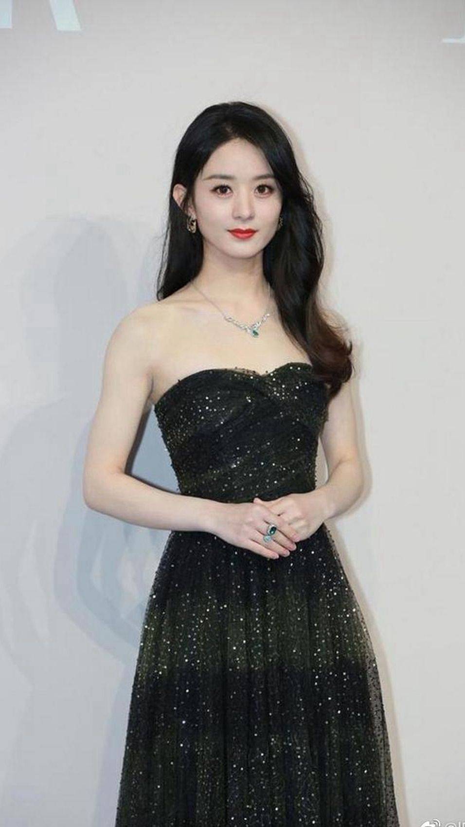 赵丽颖齐胸黑色连衣裙时尚写真