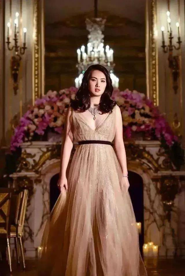 华为二公主任正非小女儿姚安娜,开博晒照颜值在线,为何不姓任?