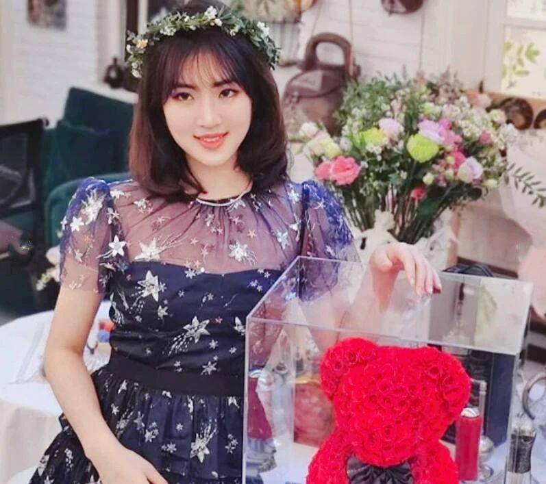 华为二公主任正非小女儿姚安娜,开博晒照颜值在线,为何不姓任?
