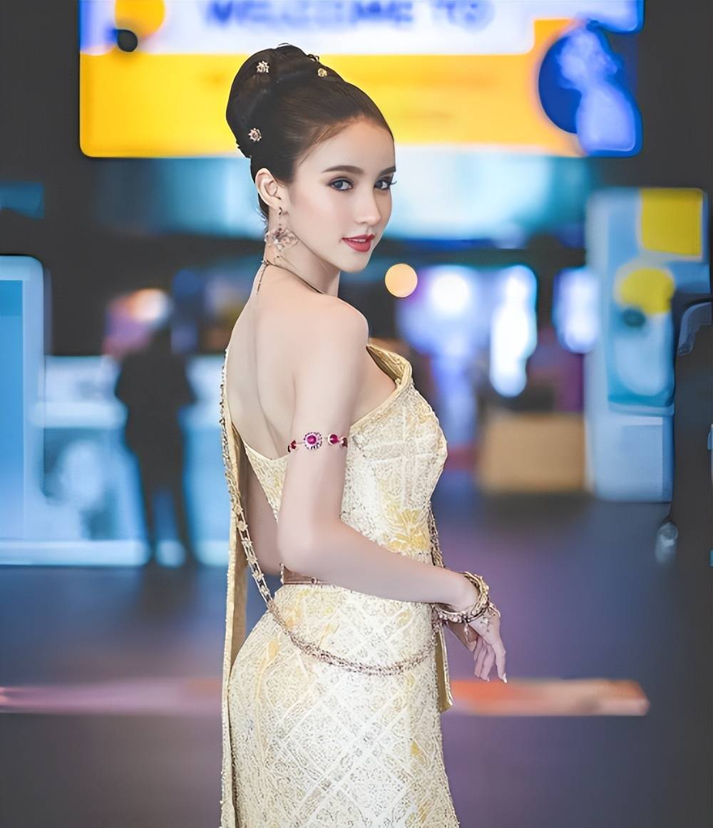 "最美"泰国小姐冠军:男孩变身登上国际舞台,身价千万被男友宠_比赛_不