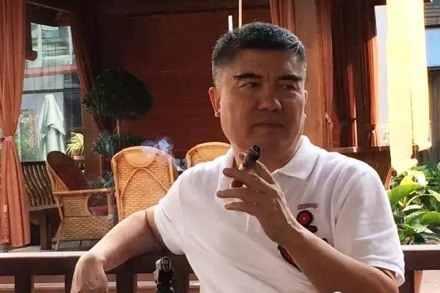 透过酱香酒新贵衡昌烧坊看商业奇才邓鸿的故事_贵州_广告牌_历史感