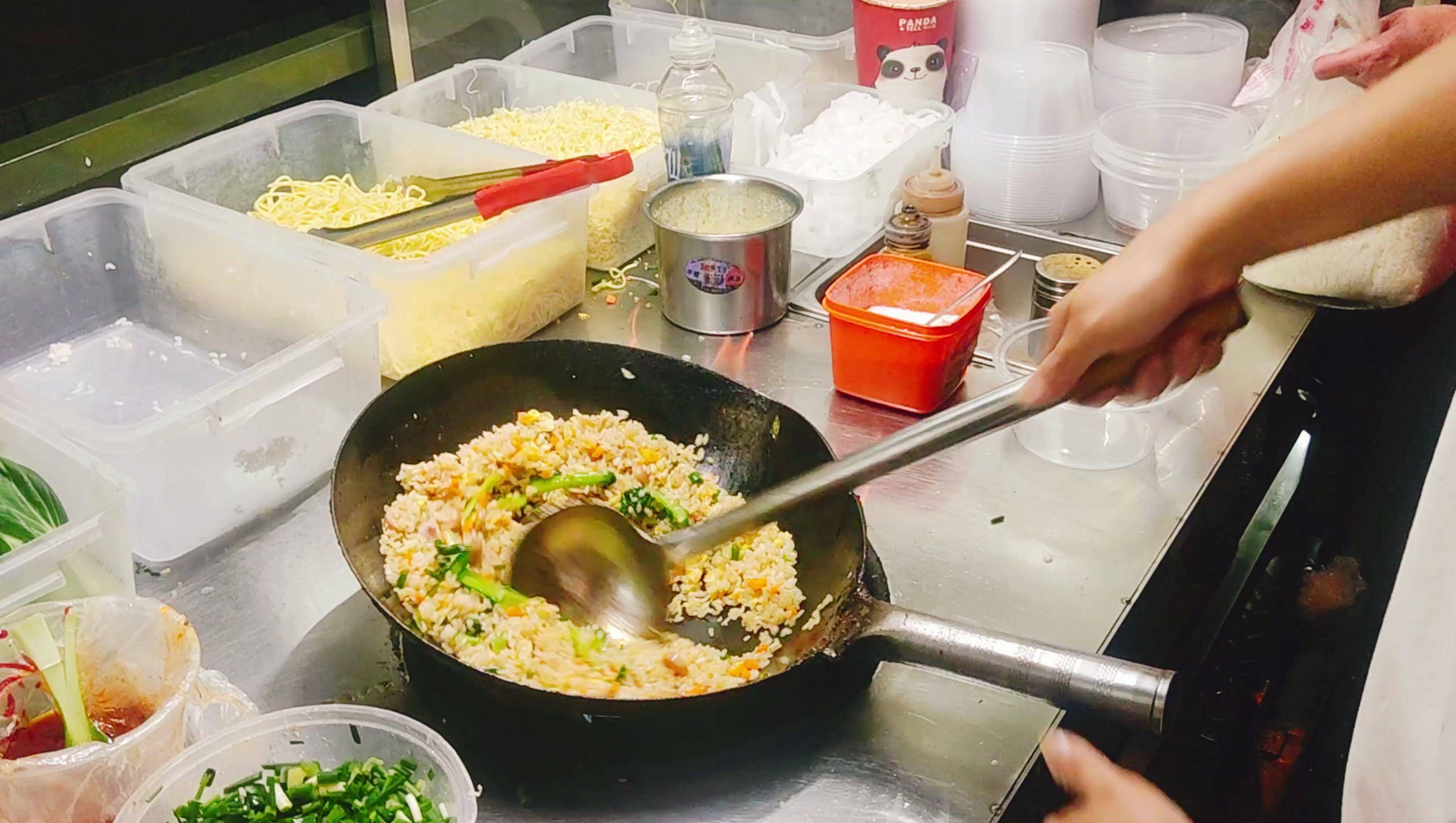 卖炒饭净赚50万的创富故事看看就好 搜狐网