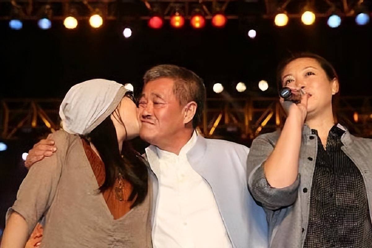 她被赵本山一手捧红,15岁进《马大帅》剧组,却因绯闻离开赵本山_孟真