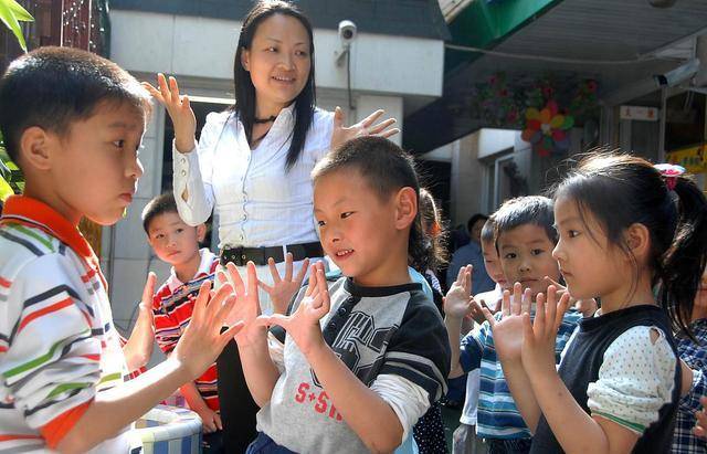 2023年发布通知，幼儿园不再招本科以下学历，大专生欲哭无泪