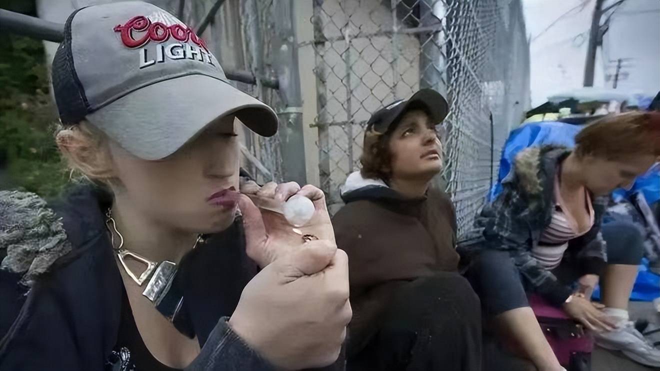 第二,墨西哥贩毒集团的武装力