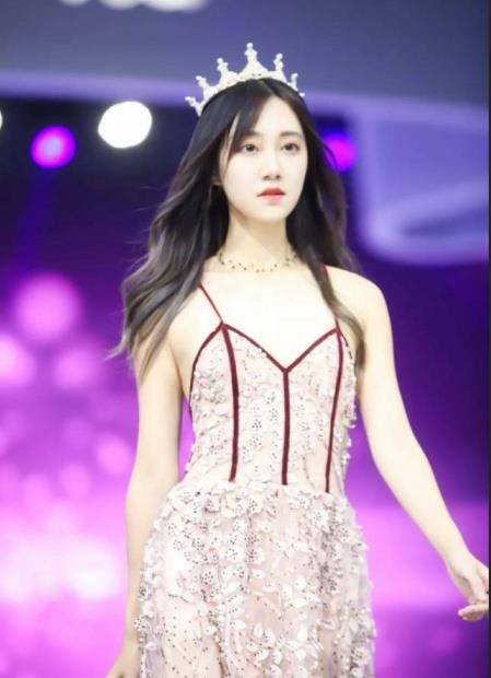 snh48冯薪朵生日会引热议,有趣又有才的爱豆简直是人间宝藏_鞠婧祎