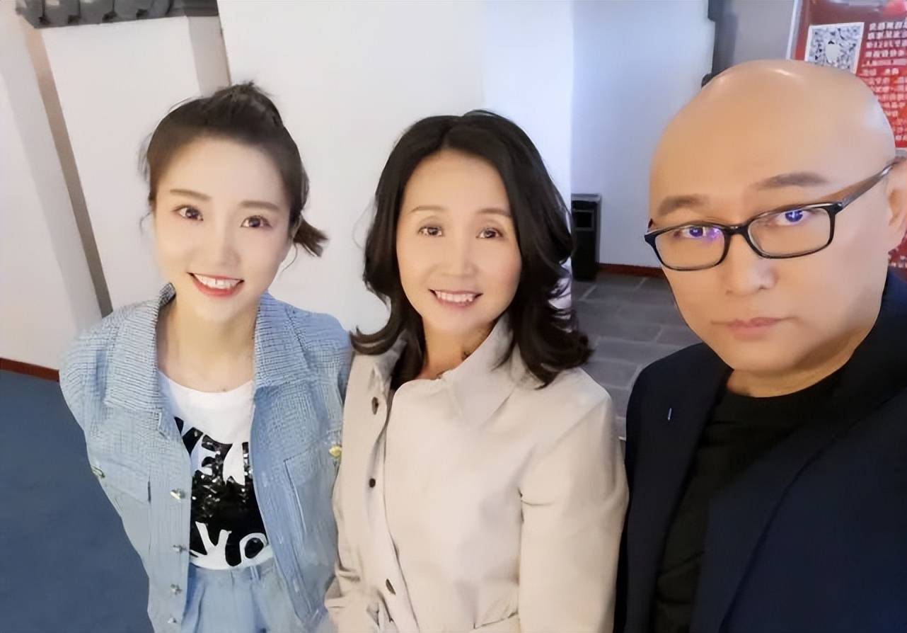 "非诚勿扰"黄菡现状:退居幕后,相夫教女搞学术,气质变化大_主动_爱情