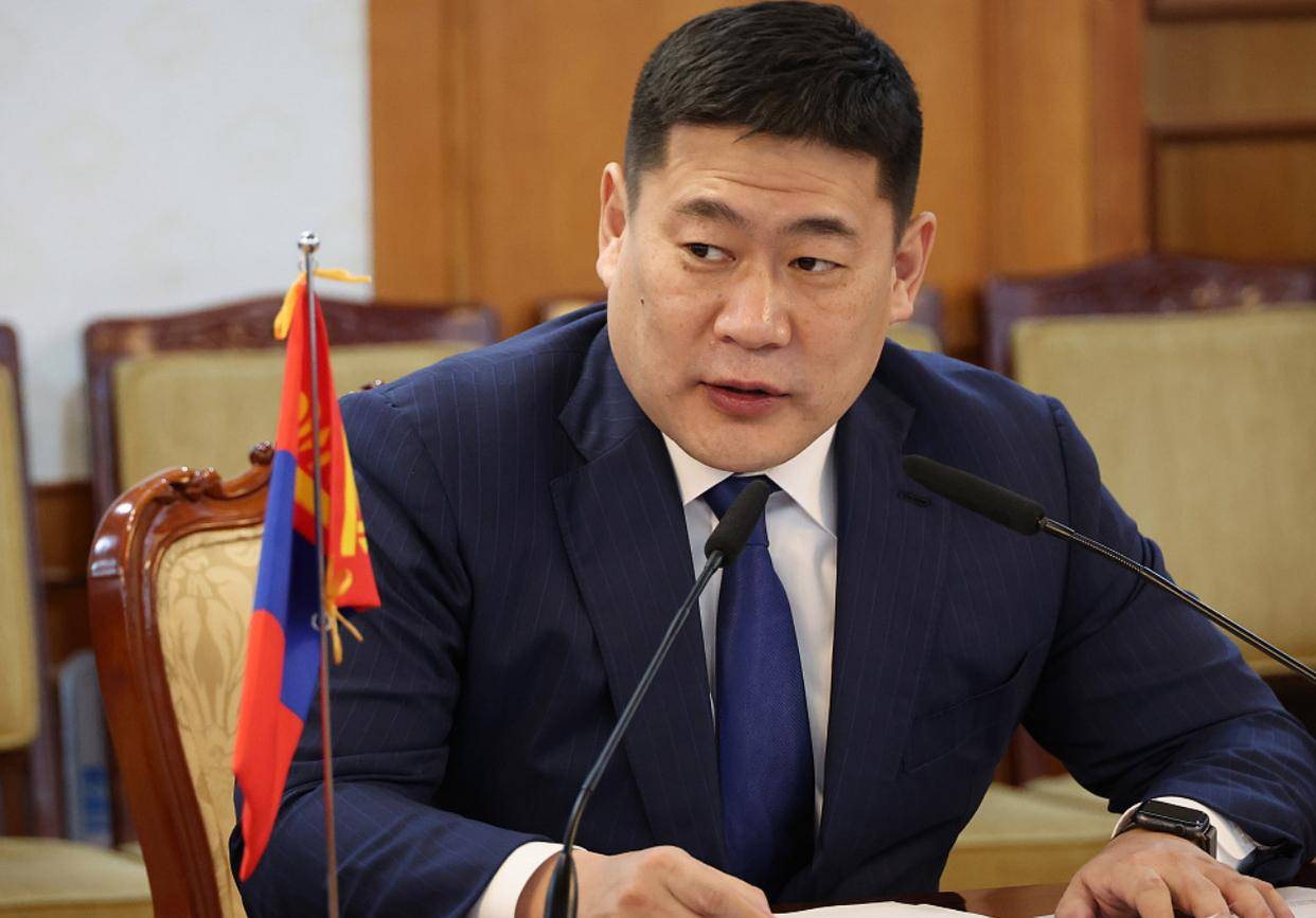 蒙古总理奥云额尔登在接受香港媒体采访时就声称,中国是蒙古最大的
