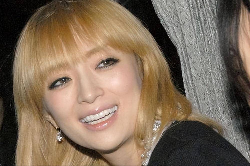 国外天后滨崎步:早年情路艰难,如今不结婚生二胎,孩子生父成谜_工作