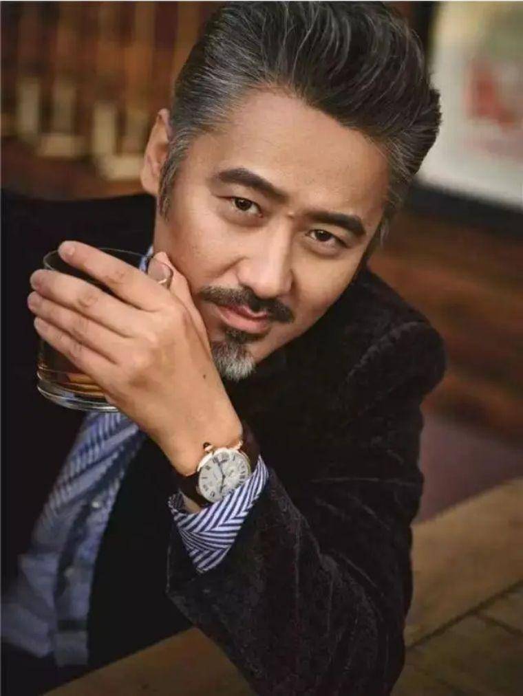 3年过去,那个当初被吴秀波送进监狱的痴情女孩,现在怎么样了?