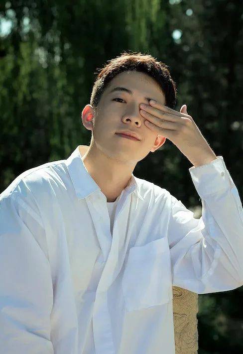 演员高宇航签约caa中国,以青春为底色诠释不同角色_电影_青年时期