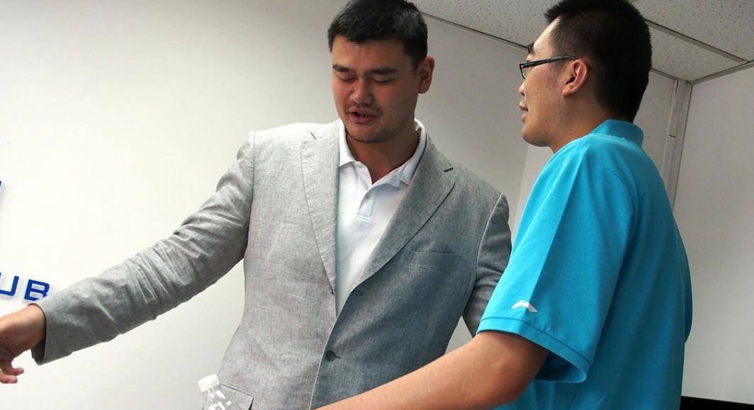 穷人版姚明彻底陨落?朱芳雨曾游说他联手易建联_张兆旭_上海队_北京队