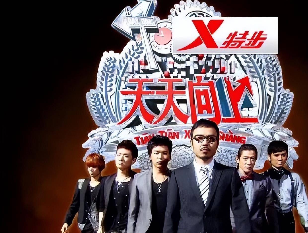 另一边,特步一连7年冠名湖南台的王牌综艺《天天向上》,冠名费最高时