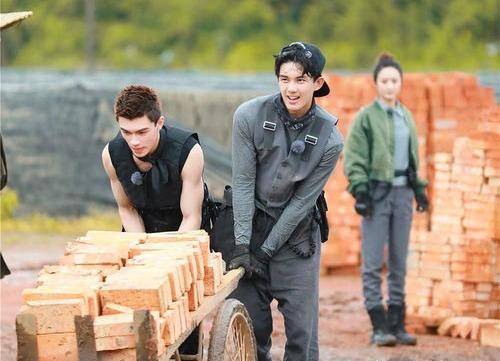 薛洋落魄,与徐磊闹掰错失《重启》,昔日兄弟都走红_王皓轩_南麟_刘畅