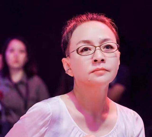 宋丹丹穿着朴素逛街,买的东西却都奢侈大牌,网友:有钱就是任性_奢侈品