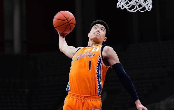 上海后卫又被下放,张知垚莫名其妙,李添荣恐被交易_戴昊_球员_联赛