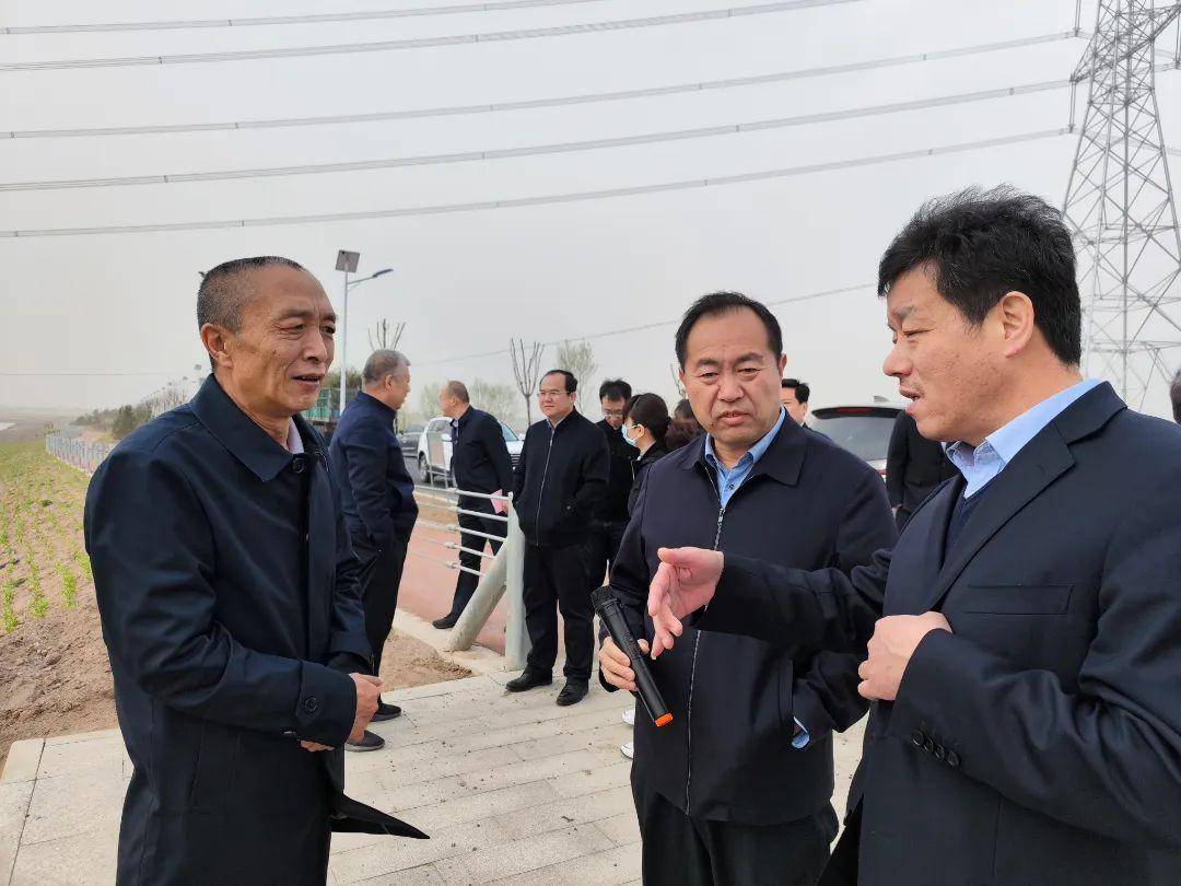 山西省人大调研组在文水县调研财政转移支付及政府债务情况