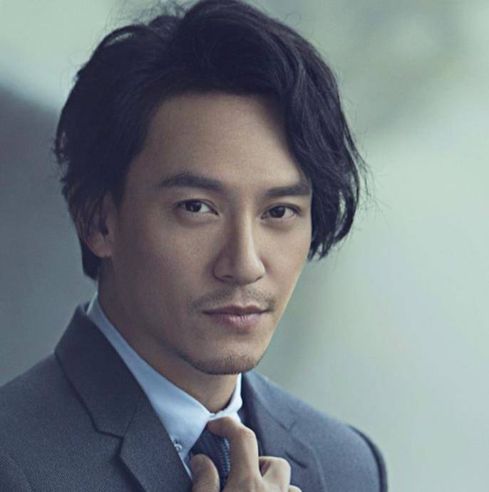 45岁张震近照罕曝光,身材健硕状态好,6万豪表十分抢眼_认同_工作_手表