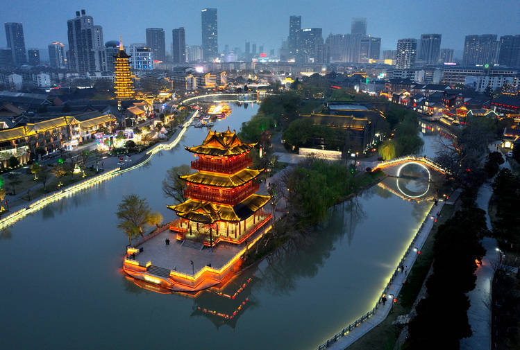 摄影记者们在淮安风景区聚焦春天美景 阮忠 摄
